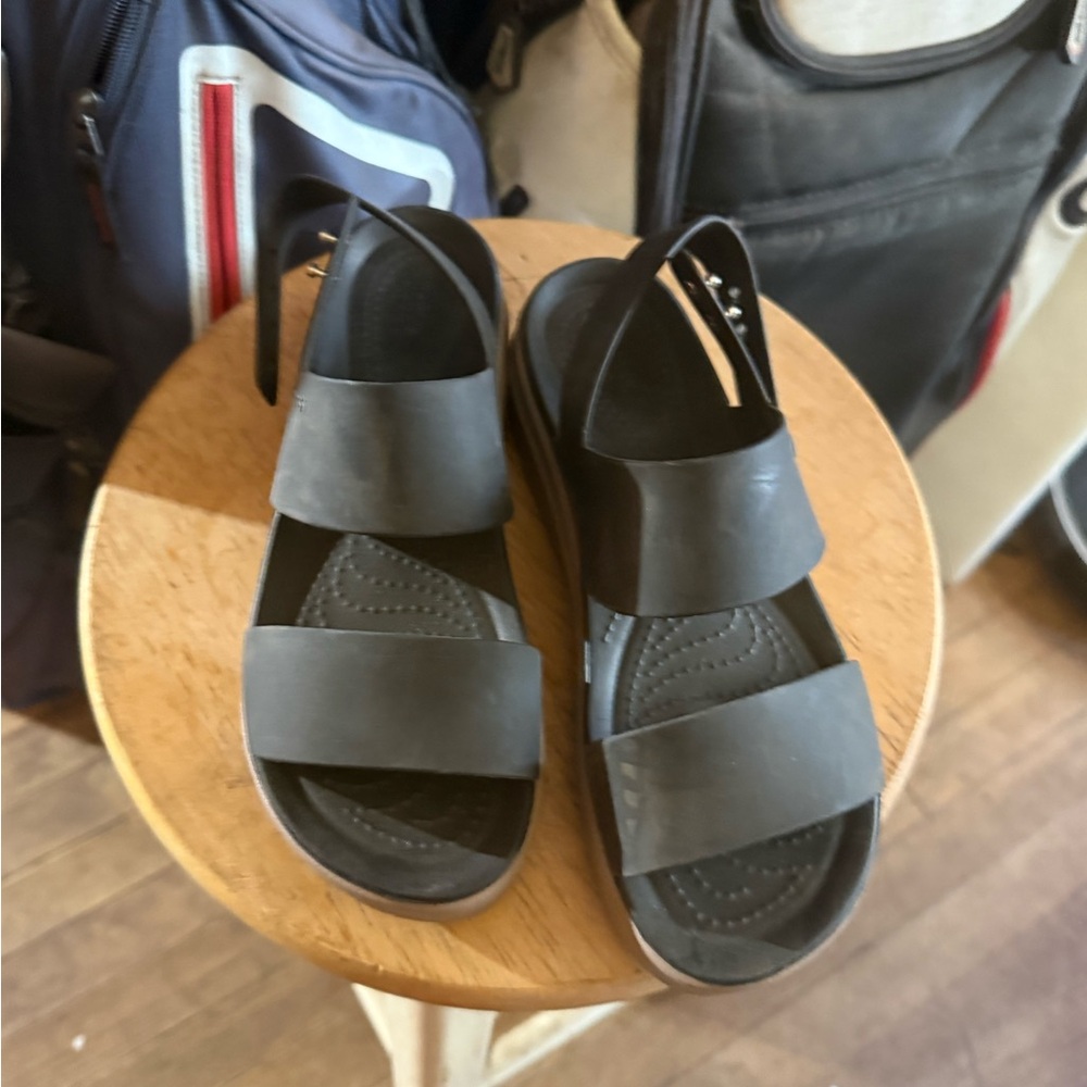 CROCS Black Brooklyns size 6 Sandals
